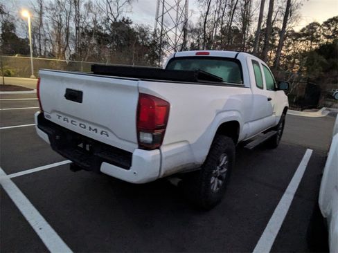 Used 2018 Toyota Tacoma SR image 7