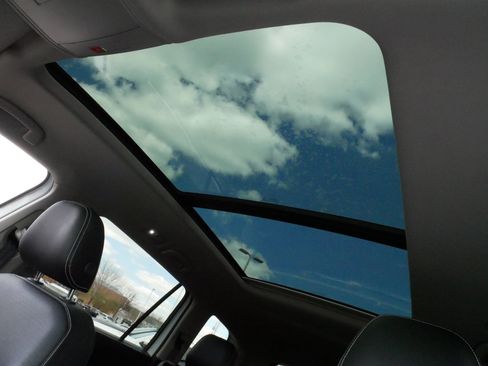 Certified 2023 Volkswagen Atlas SE w/ Panoramic Sunroof Package AWD/4WD image 32