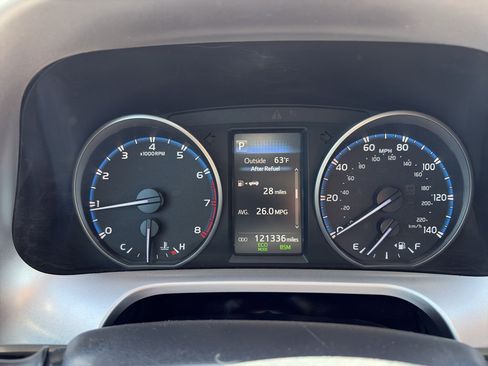 Used 2018 Toyota RAV4 XLE w/ Plus Extra Value Package FWD image 12