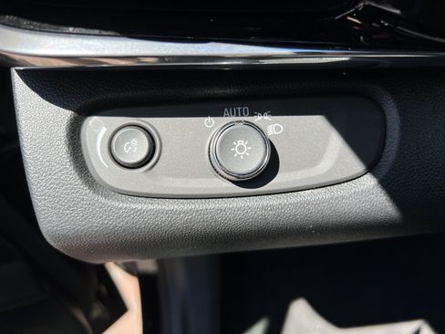 Used 2025 Buick Envista Sport Touring w/ Convenience II Package FWD image 36