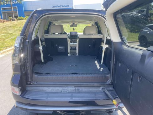 Used 2023 Lexus GX 460 Premium w/ Accessory Package AWD/4WD image 8