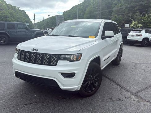 Used 2019 Jeep Grand Cherokee Altitude AWD/4WD image 2