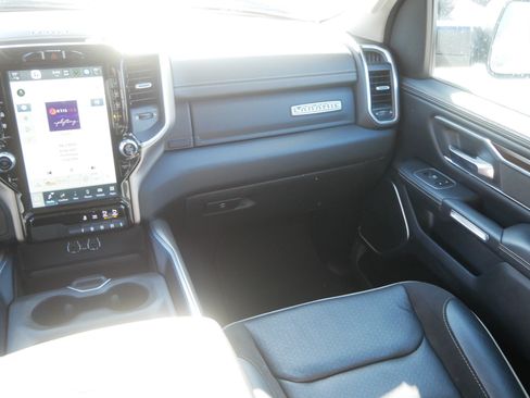 Used 2022 RAM 1500 Laramie AWD/4WD image 11