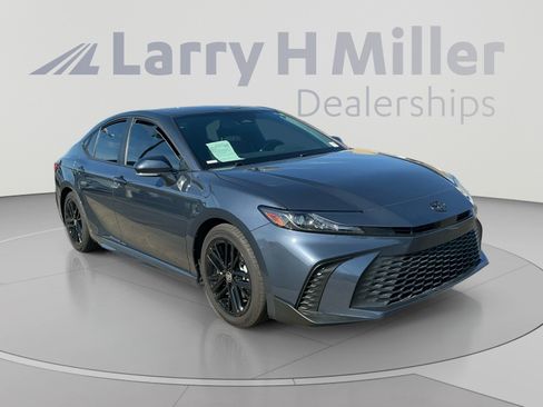 Used 2026 Toyota Camry SE w/ Multimedia Upgrade Package FWD image 7
