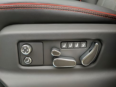 Used 2023 Bentley Bentayga Extended Wheelbase AWD/4WD image 20