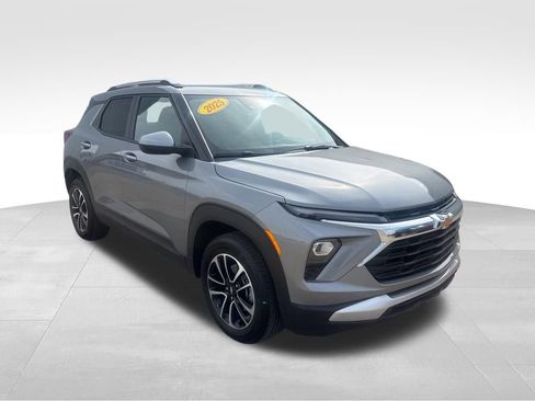 Used 2025 Chevrolet TrailBlazer LT AWD/4WD image 5