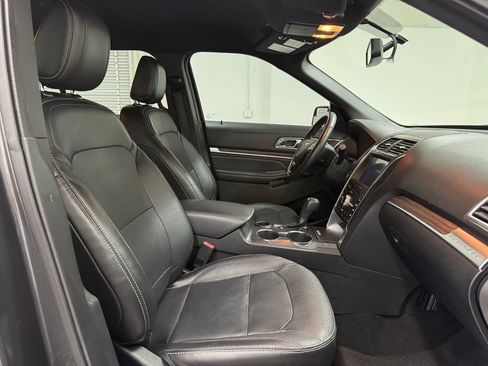 Used 2018 Ford Explorer Limited image 9
