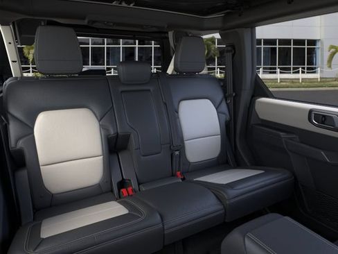 New 2026 Ford Bronco Outer Banks w/ Sasquatch Package AWD/4WD image 11