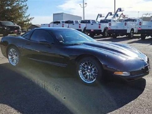 Used 2004 Chevrolet Corvette Coupe image 2