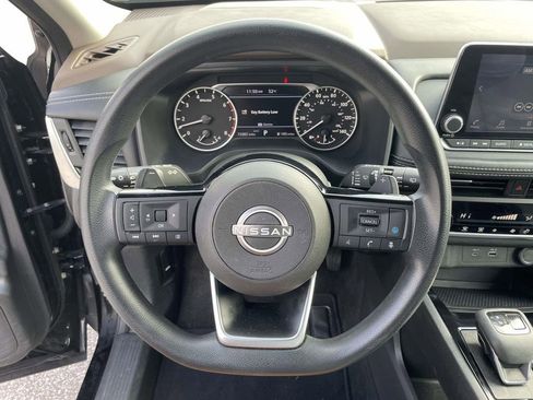 Used 2023 Nissan Rogue SV image 18