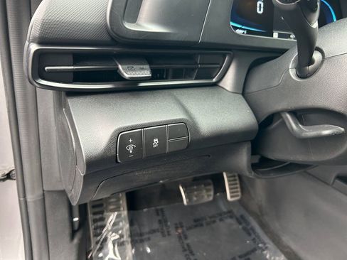 Used 2025 Hyundai Elantra Sport FWD image 19