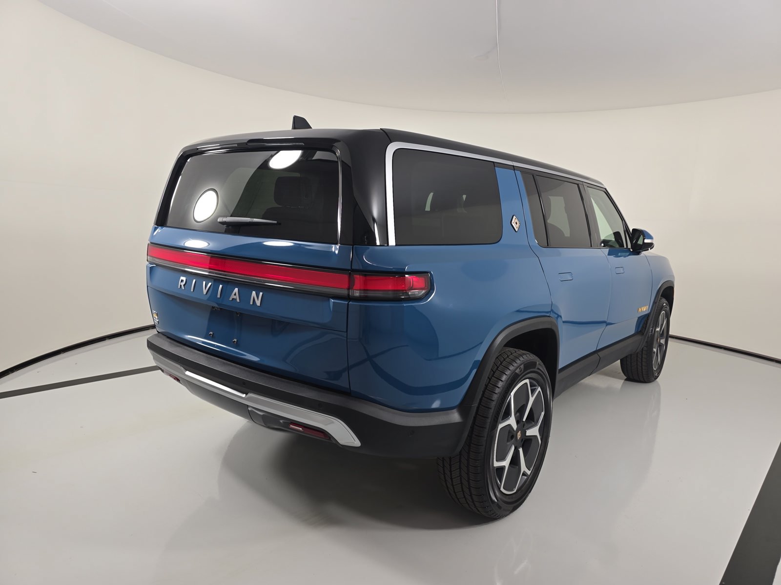 Used 2023 Rivian R1S Adventure Quad AWD/4WD image 5