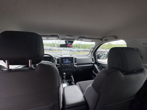 Used 2022 Nissan Frontier SV w/ Technology Package RWD image 9