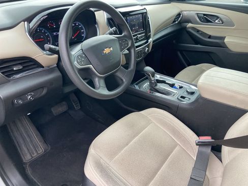 Used 2022 Chevrolet Traverse LS FWD image 6