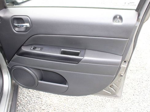 Used 2013 Jeep Patriot Latitude w/ Sun/Sound Group AWD/4WD image 19