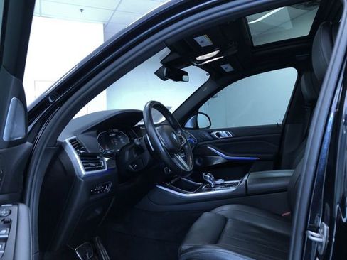 Used 2021 BMW X5 M50i w/ Executive Package image 11