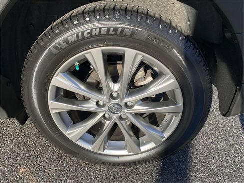 Used 2017 Toyota RAV4 Limited image 33