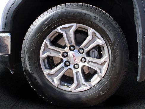 Used 2024 GMC Sierra 1500 SLT image 11