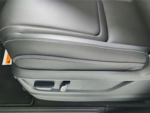 New 2026 Nissan Armada SV image 18