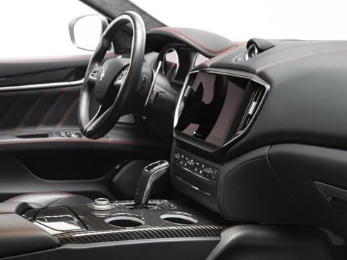 Used 2022 Maserati Ghibli Trofeo image 38