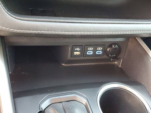 Used 2022 Toyota Highlander XLE AWD/4WD image 23