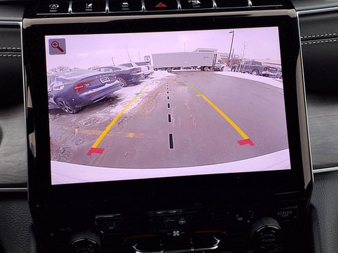 Used 2025 Jeep Grand Cherokee Limited image 11