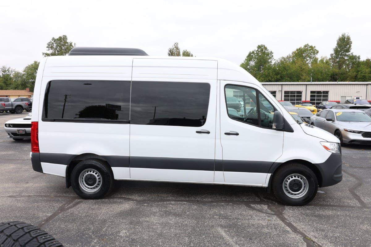 Used 2024 Mercedes-Benz Sprinter 2500 image 2