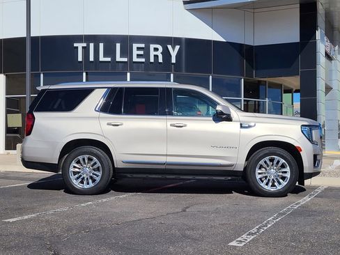 Used 2022 GMC Yukon SLT w/ SLT Luxury Package image 1