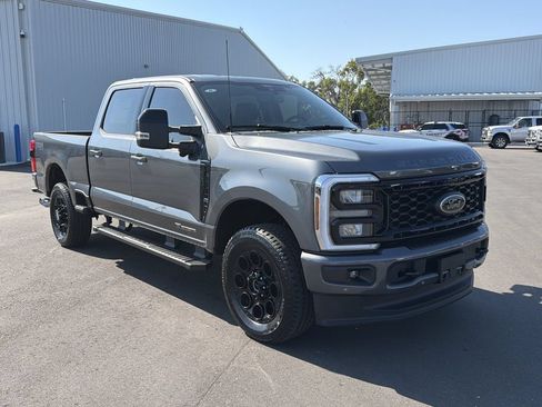 New 2026 Ford F250 Lariat w/ Black Appearance Package AWD/4WD image 2