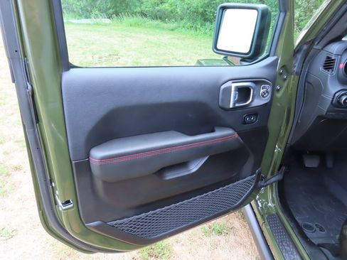 Certified 2024 Jeep Wrangler Unlimited Rubicon w/ Technology Group AWD/4WD image 26