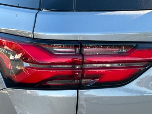 Used 2023 Chevrolet Traverse LT image 48