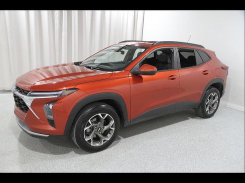 Certified 2024 Chevrolet Trax LT w/ Sunroof Package image 3