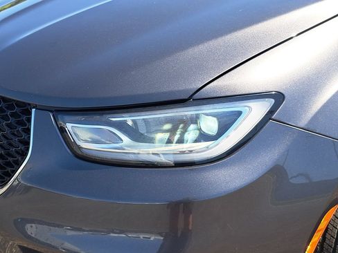 Certified 2023 Chrysler Pacifica Touring-L FWD image 31