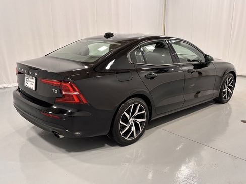 Used 2019 Volvo S60 T5 Momentum w/ Premium Package image 6