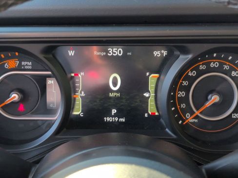 Used 2025 Jeep Wrangler Unlimited Rubicon image 16