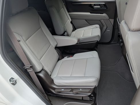 Used 2025 Chevrolet Tahoe Z71 w/ Comfort Package AWD/4WD image 23