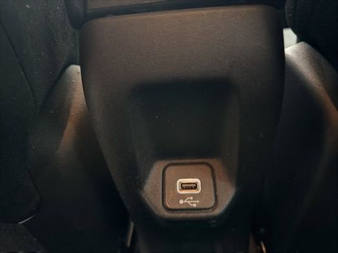 Used 2020 Jeep Renegade Latitude w/ Cold Weather Group image 14