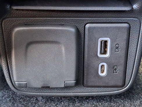 Used 2023 Chevrolet TrailBlazer RS w/ Sun and Liftgate Package image 11