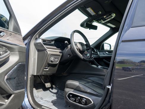 Used 2023 Jeep Grand Cherokee Overland w/ Adv Protech Group III AWD/4WD image 14