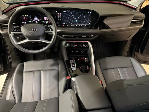 Used 2025 Audi Q5 Premium w/ Convenience Package image 12