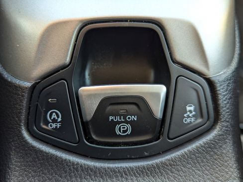 Used 2019 Jeep Compass Latitude image 10