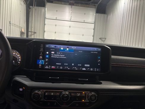 Used 2024 Jeep Wrangler Unlimited Rubicon w/ Convenience Group image 18