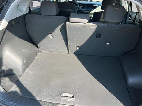 Used 2018 Hyundai Tucson SE image 11