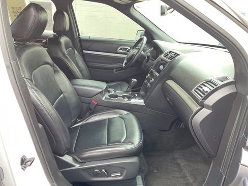 Used 2018 Ford Explorer XLT w/ Equipment Group 202A image 37