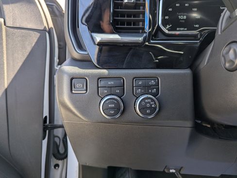 Certified 2022 GMC Sierra 1500 SLT w/ SLT Premium Package AWD/4WD image 14