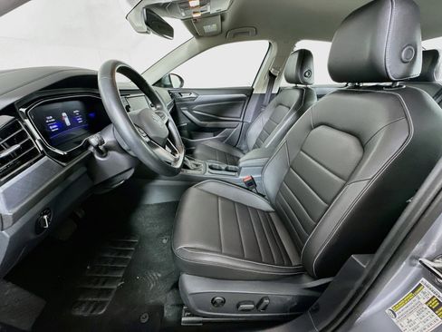 Used 2024 Volkswagen Jetta SE FWD image 13