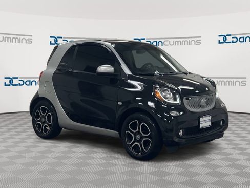 Used 2016 smart fortwo Prime RWD image 2