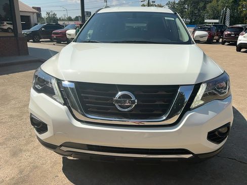 Used 2019 Nissan Pathfinder SV image 2