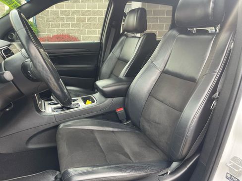 Used 2021 Jeep Grand Cherokee Laredo X AWD/4WD image 13