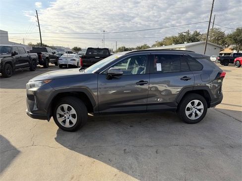 Used 2021 Toyota RAV4 LE image 8